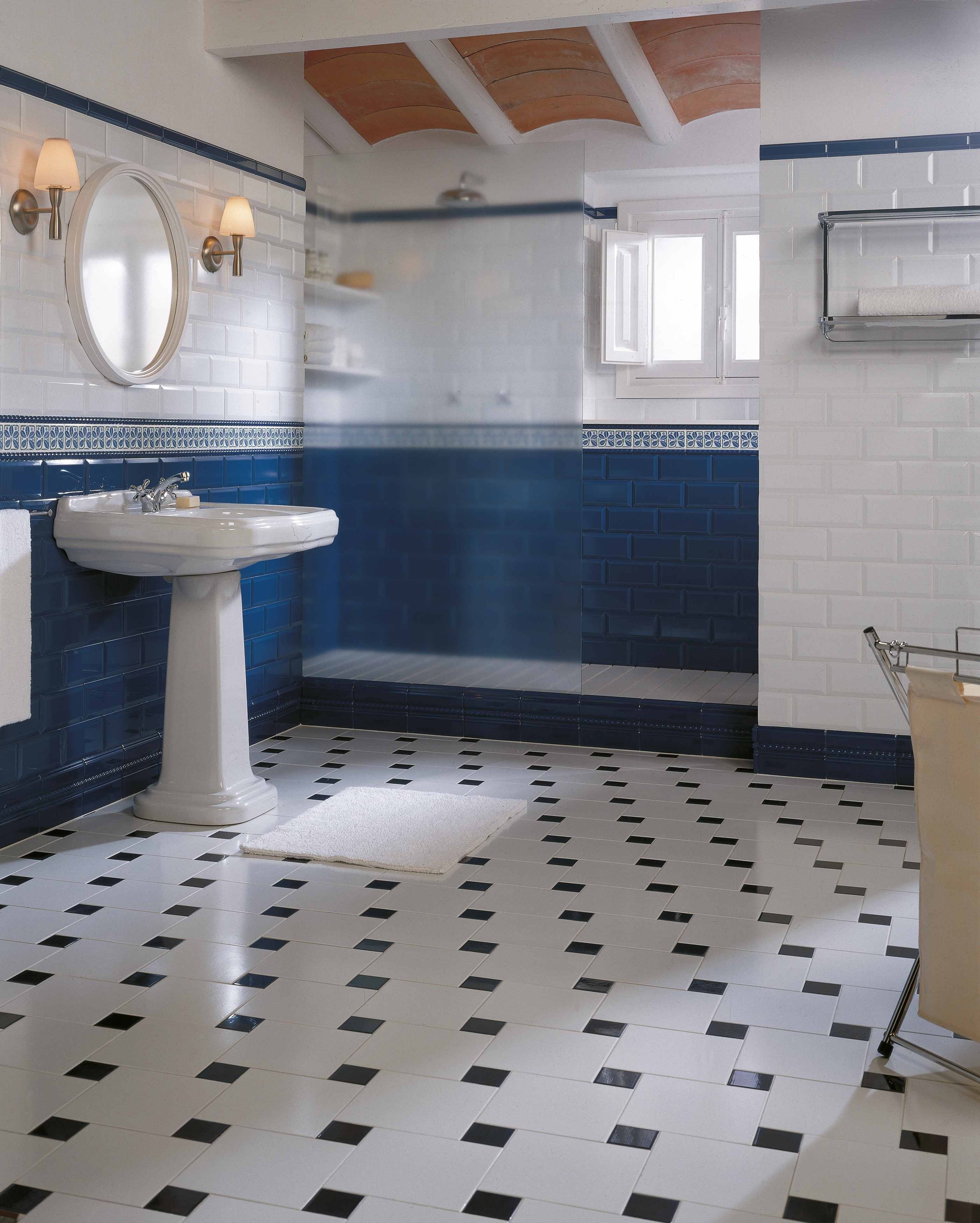 Vives Ceramica Mugat-rivoli, Brick; Color