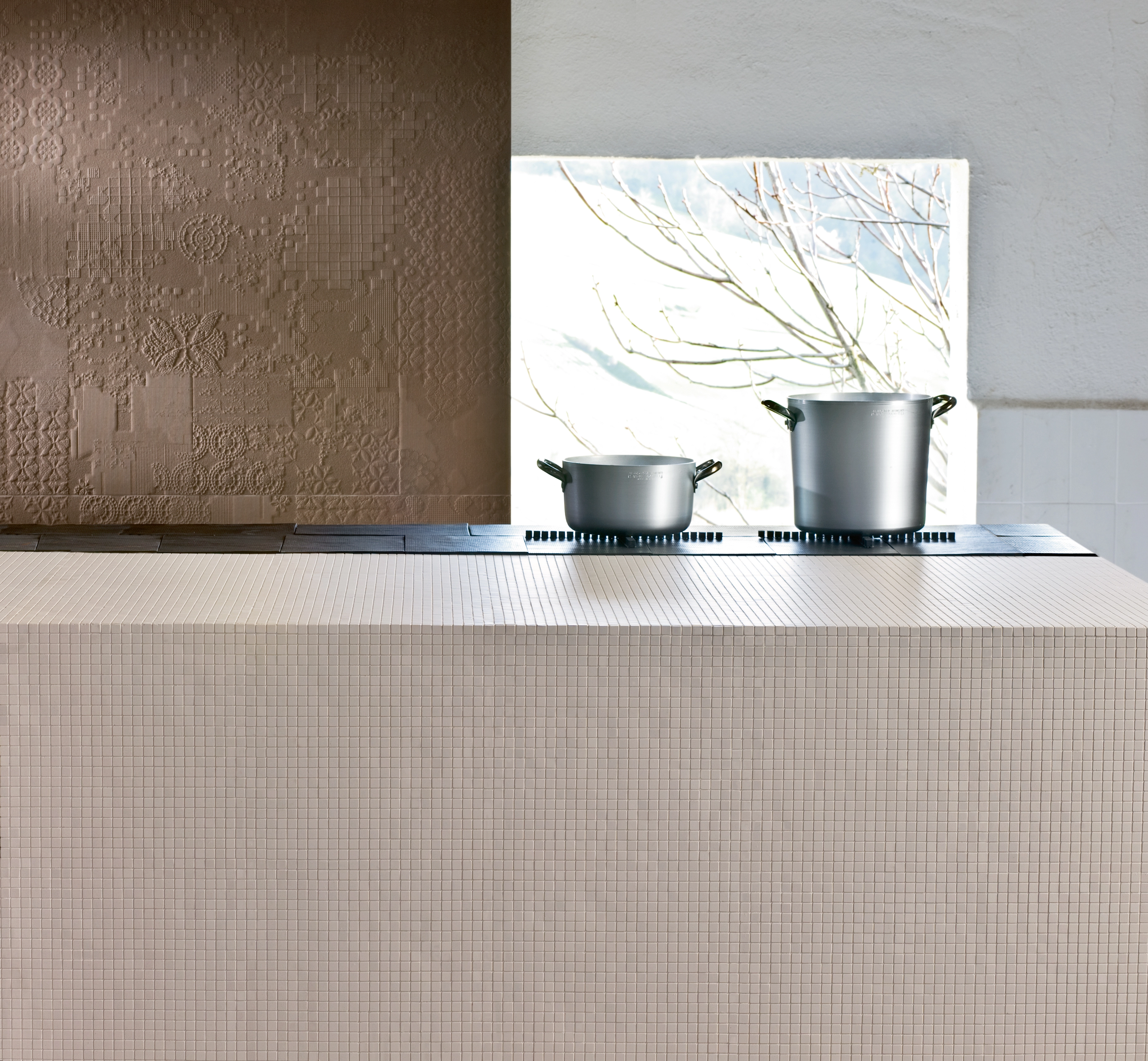 Mutina Teknotessere, Stone