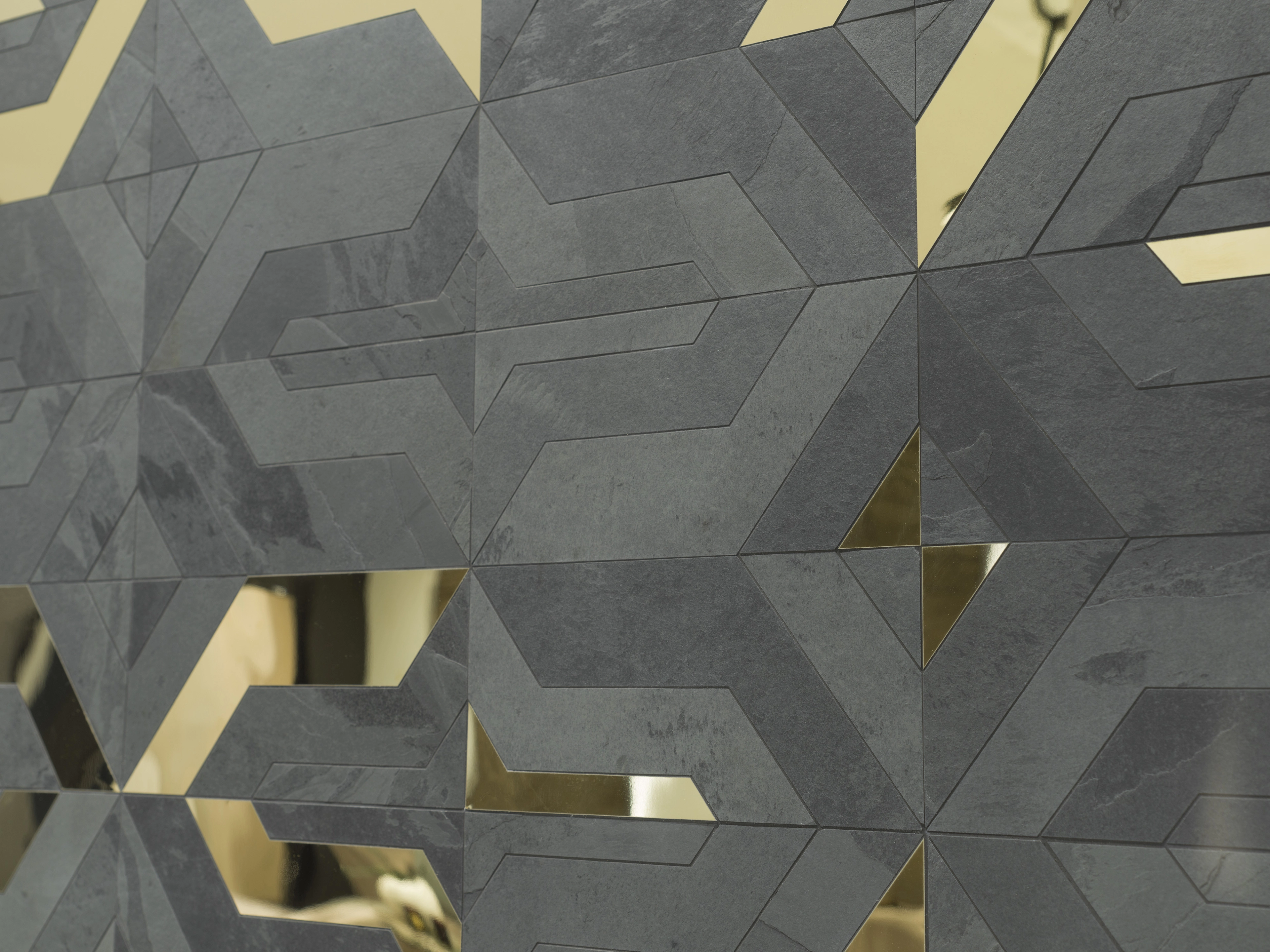 L'Antic Colonial Focus, Stone
