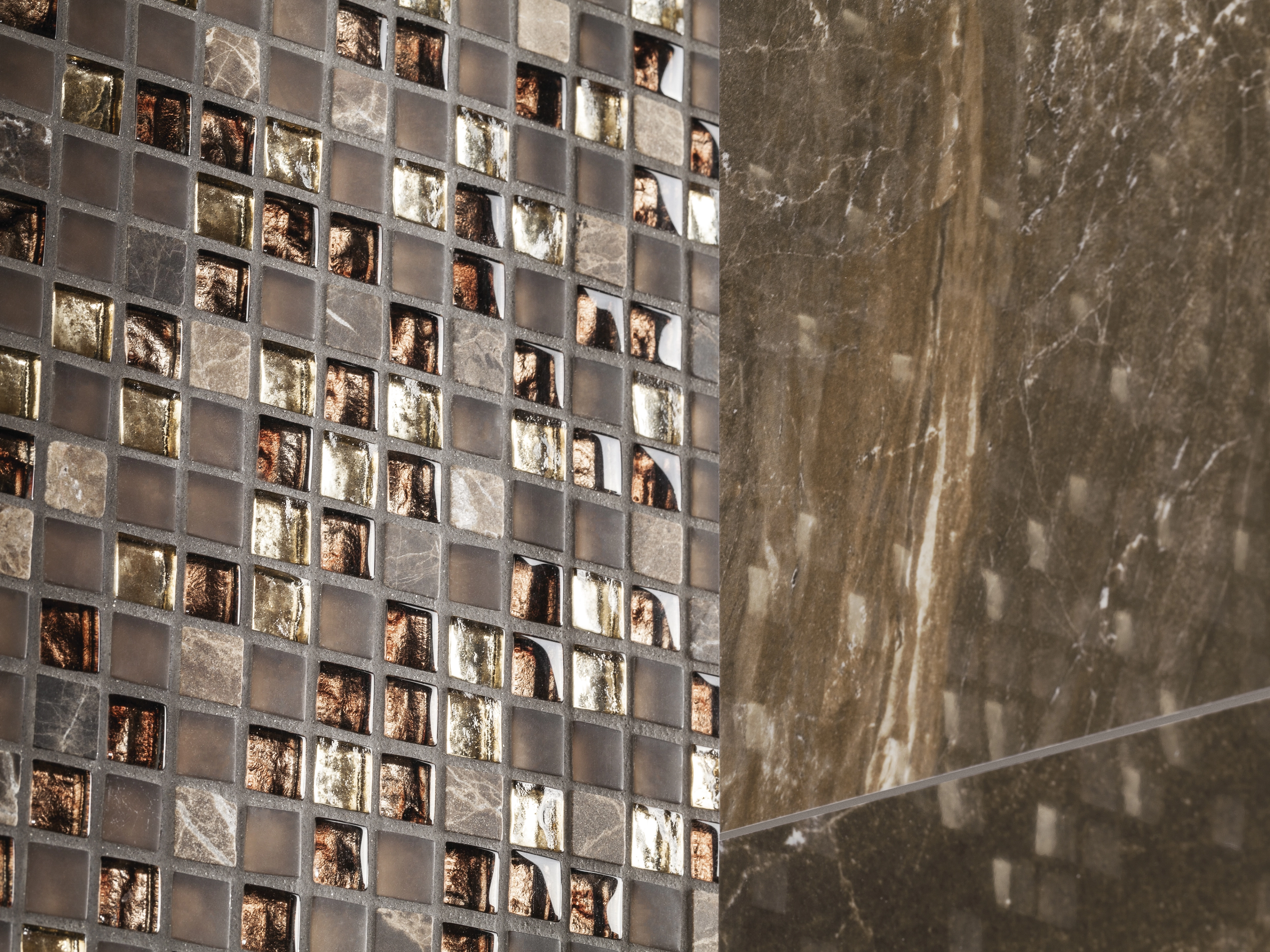 L'Antic Colonial Eternity, Metal